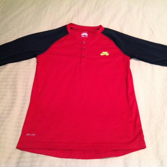 Nike Boy's Skateboard Shirt NWOT Size Medium - Picture 1 of 6